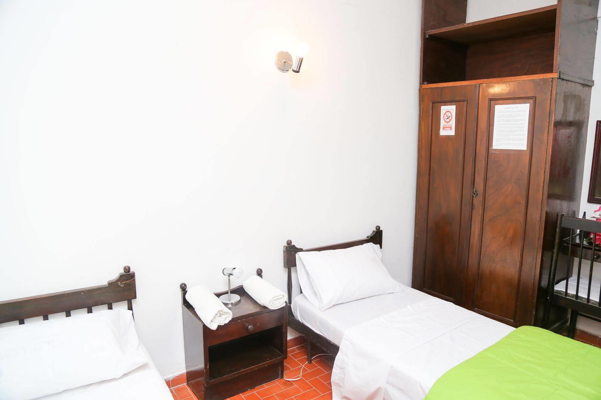 Costanera Hostel อะซุนซิออง ภายนอก รูปภาพ