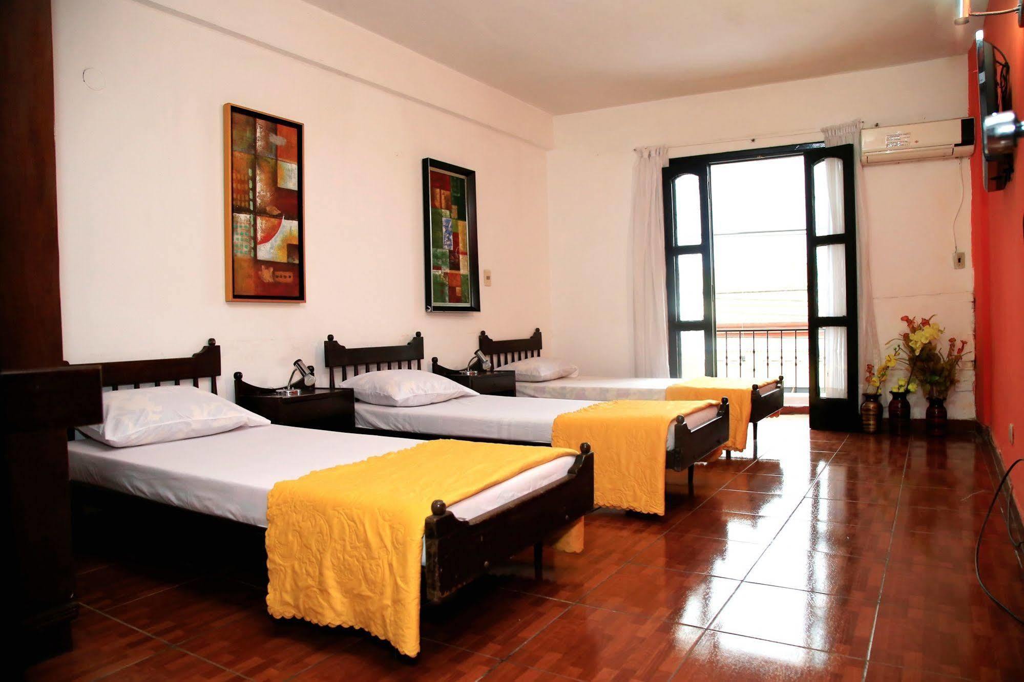 Costanera Hostel อะซุนซิออง ภายนอก รูปภาพ