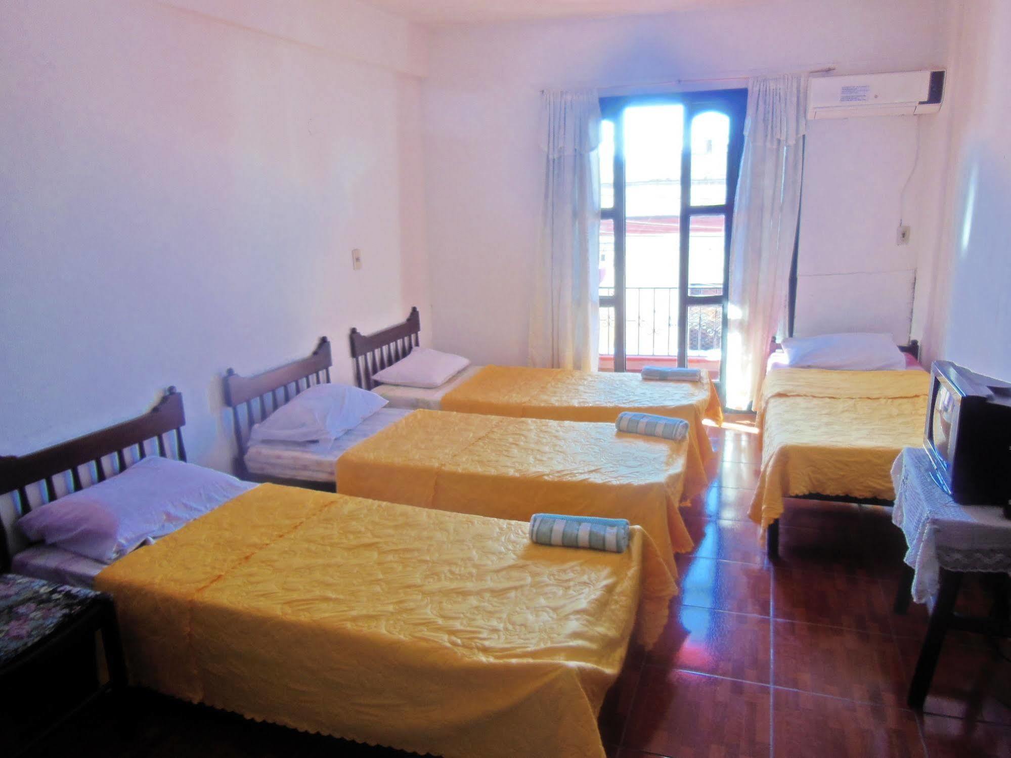 Costanera Hostel อะซุนซิออง ภายนอก รูปภาพ