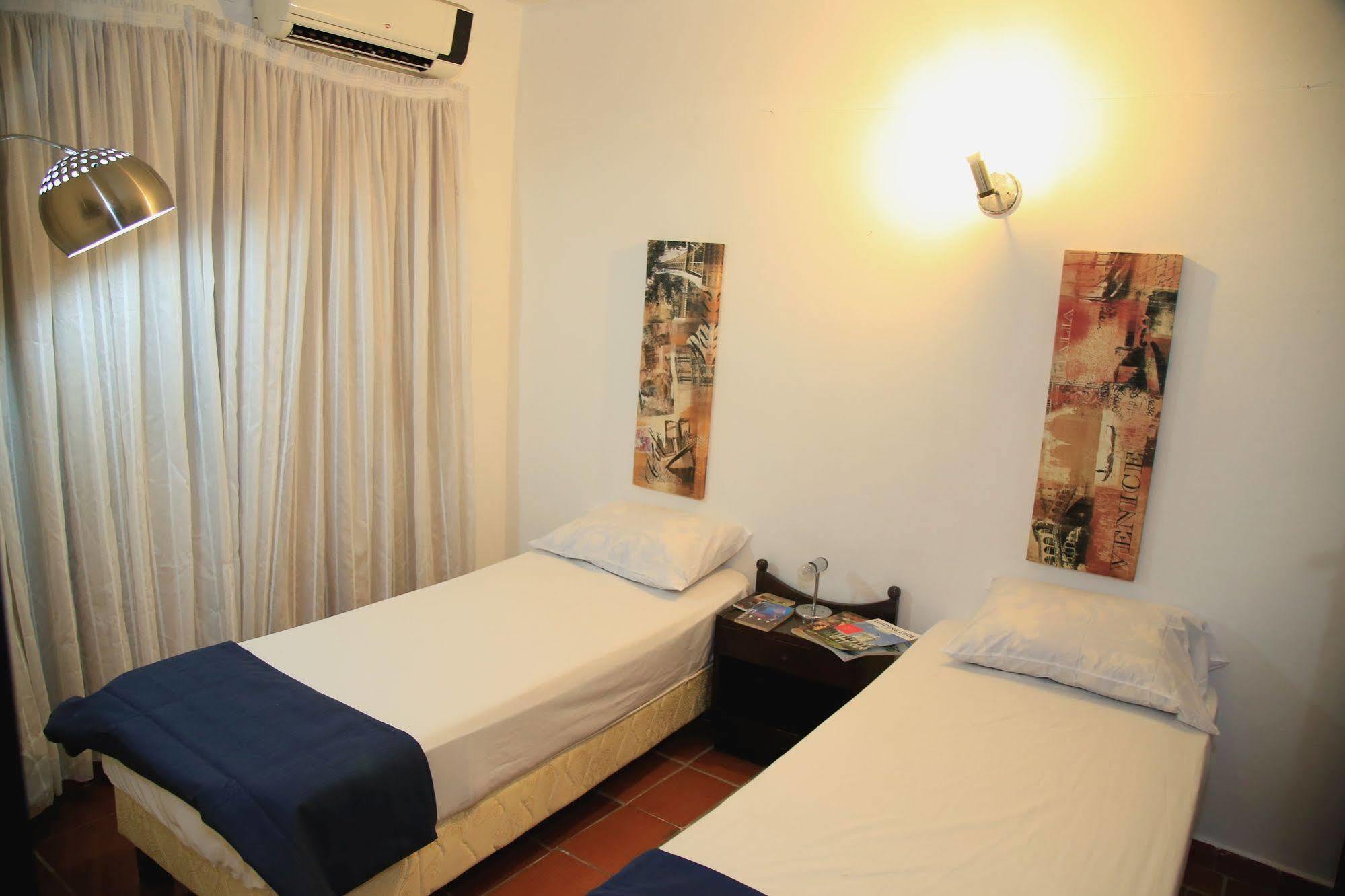 Costanera Hostel อะซุนซิออง ภายนอก รูปภาพ